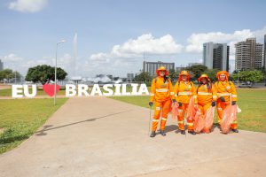 Dia do Gari: DF reúne mais de 5 mil profissionais de limpeza urbana