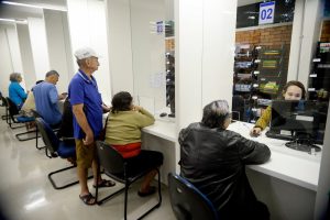 Farmácias de Alto Custo voltam a atender todos os pacientes presencialmente