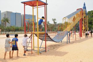 Parque Ana Lídia terá iluminação especial em apoio ao Maio Laranja