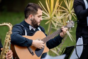Paulo Chaves e Douglas Bouret são atrações do Música no Jardim neste fim de semana no Conjunto Nacional