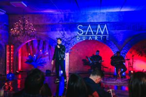 De oftalmologista a cantor sertanejo, Sam Duarte lança novo single