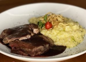 Taberna Lusitana terá cardápio para o Dia dos Namorados para almoço e jantar