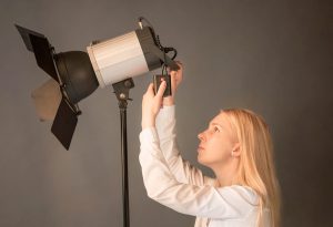 Nos Bastidores: inscrições para oficina de iluminação cênica começam em junho