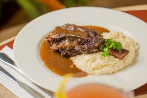 Dia dos Pais ganha menus e ações especiais em restaurantes de Brasília