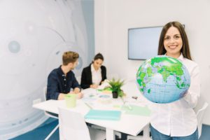 Engenheiros palestram sobre educação ambiental para crianças de escolas públicas