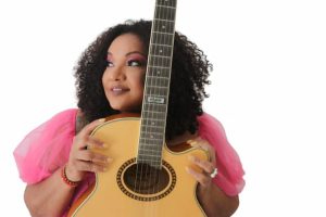 Marcius Cabral e Haila Ticiany se apresentam pelo projeto Música no Jardim do Conjunto Nacional