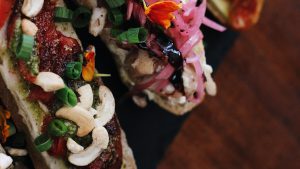 Chichá Café e Bistrô traz receitas saborosas com frutos do Cerrado