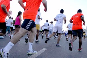 Corrida lidera entre os esportes no Brasil e exige atenção à nutrição e à individualização do treino