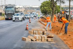 GDF inicia instalação da última capa asfáltica da Estrada Parque Contorno