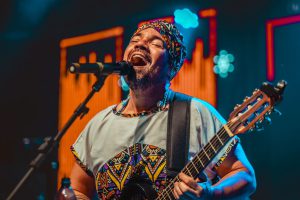 Jardim Urbano recebe o artista Alan Bê para uma noite musical baiana