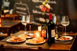 Ticiana Werner celebra a 3ª Edição do Dia do Vinho: Uma Noite de Vinho, gastronomia e música