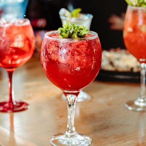 Casas gastronômicas de Brasília celebram o Dia do Gin