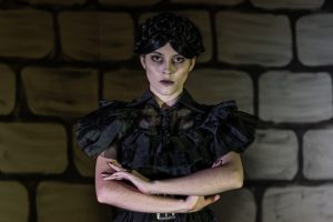 Halloween do Pátio traz bailinho e espetáculo teatral inspirado na personagem Wandinha
