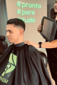 Alinhamento térmico masculino: técnica que alisa e hidrata o cabelo