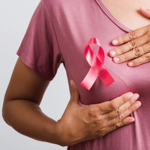 Mulheres que passam por tratamento de câncer de mama têm mais chances de desenvolver problemas cardiovasculares