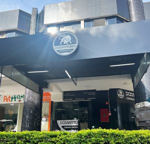 Mestre churrasqueiro das celebridades inaugura novo espaço de experiência gastronômica em Brasília