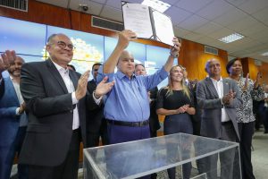 Assinado acordo para a troca de 100% da iluminação pública do DF por LED