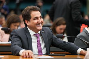 Plenário da Câmara aprova projeto de Gilvan Máximo, que homenageará Rei Pelé todos os anos