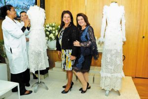 Martha Medeiros e seus poemas de renda em forma de vestidos