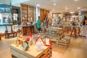 Artesanato brasiliense ganha espaço como opção de presente de Natal