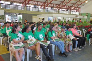 Jovens participam de oficinas da FestFlor e palestra de empreendedorismo
