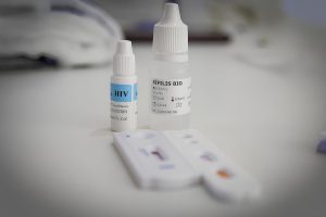 DF reforça prevenção e tratamento contra HIV e Aids no Dezembro Vermelho