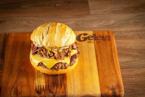 Dia do Queijo: Hamburguerias do DF celebram a data