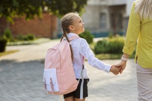 Volta às aulas: como o acolhimento dos pais ajuda na nova rotina escolar das crianças