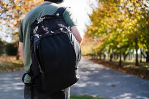 Pais devem ficar atentos ao peso na mochila dos estudantes