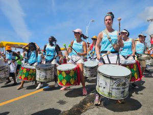 Bloco Batukenjé na Rua leva arte inclusiva para públicos de todas as idades na Vila Telebrasília