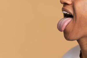 Carnaval com saúde bucal em foco: dentista orienta sobre cuidados durante a folia
