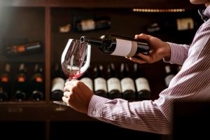 Sommelier promove degustação de vinhos do Piemonte e da Emília-Romagna