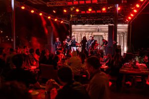 Comida com show: 3 restaurantes em Brasília com música ao vivo toda semana