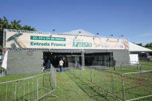 Em abertura de feira, governador Ibaneis Rocha enaltece trabalho dos artesãos do DF