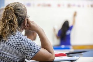 Programa gratuito de alfabetização e letramento para jovens e adultos prorroga inscrições até 15 de março