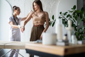 Mulheres cuidam mais da saúde e vivem mais