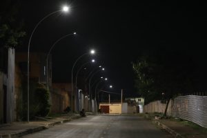 Ruas do DF recebem mais de 15 mil lâmpadas de LED em dois meses