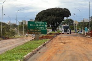 Concluída troca de tubulação de esgoto que cedeu no Setor Policial