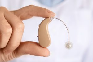 Projeto recebe aparelhos auditivos para doar às pessoas em situação de vulnerabilidade social