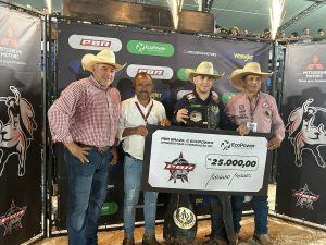 Afonso Júnior Quintino é o campeão do PBR Brasília Rodeio Festival
