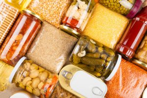 Guia prático: como identificar a qualidade dos alimentos e armazená-los corretamente em casa