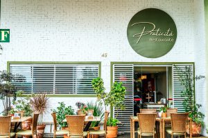 Praticitá: restaurante self service com ambiente acolhedor e cardápio diário comemora 2 anos na capital