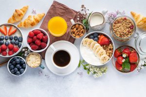Dia das Mães: filhos na cozinha para um café da manhã especial