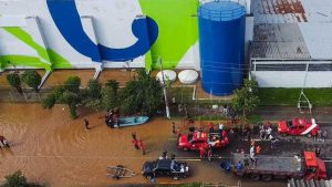 Bombeiros do DF trabalham na busca por desaparecidos no Rio Grande do Sul