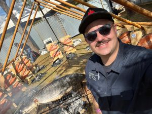Restaurante Assados do Fred faz pela primeira vez, na Capital Federal, pirarucu indígena durante o Fogo Caipira Festival