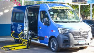 Transporte de pessoas com deficiência e mobilidade reduzida ganha mais 10 vans especiais