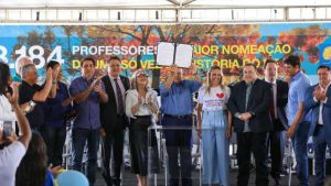 Em maior nomeação da história, Educação ganha o reforço de 3,4 mil servidores