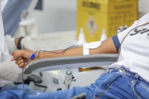 Geléia presenteia doadores de sangue com hambúrguer