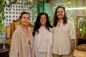 Jackeline Monteiro inaugura Salão Bioma com presença de Cris Dios