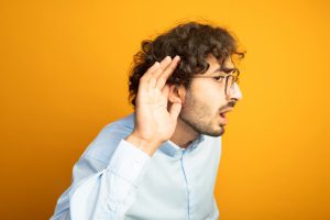 Entenda a relação entre a perda auditiva e a depressão